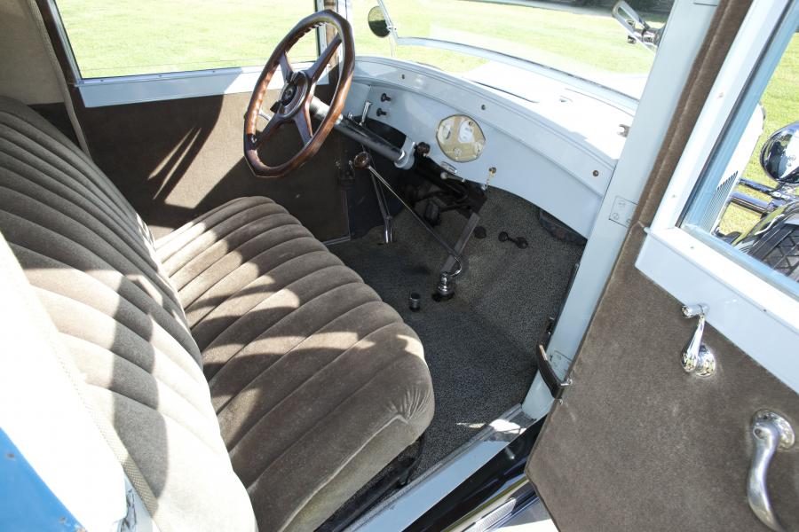 Интерьер Nash Special Six Series 330 Rumble Seat Coupe 1928 года  (фото 6 из 18)